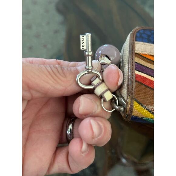 Fossil Key-Per Coated Canvas Zig Zag Print Zipper Purse Wristlet Wallet - Picture 4 of 7